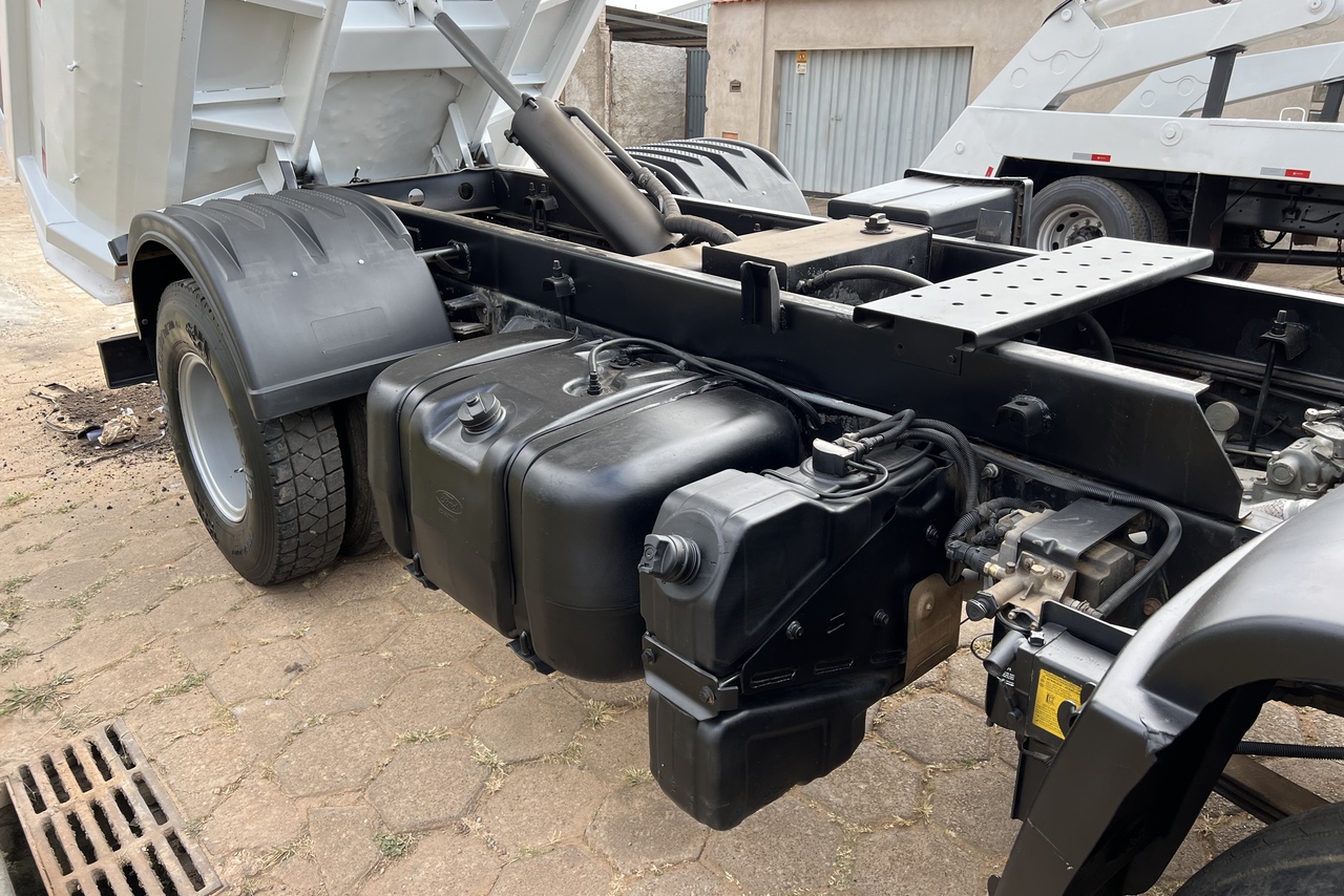 Ford Cargo1319 - 13/13 19
