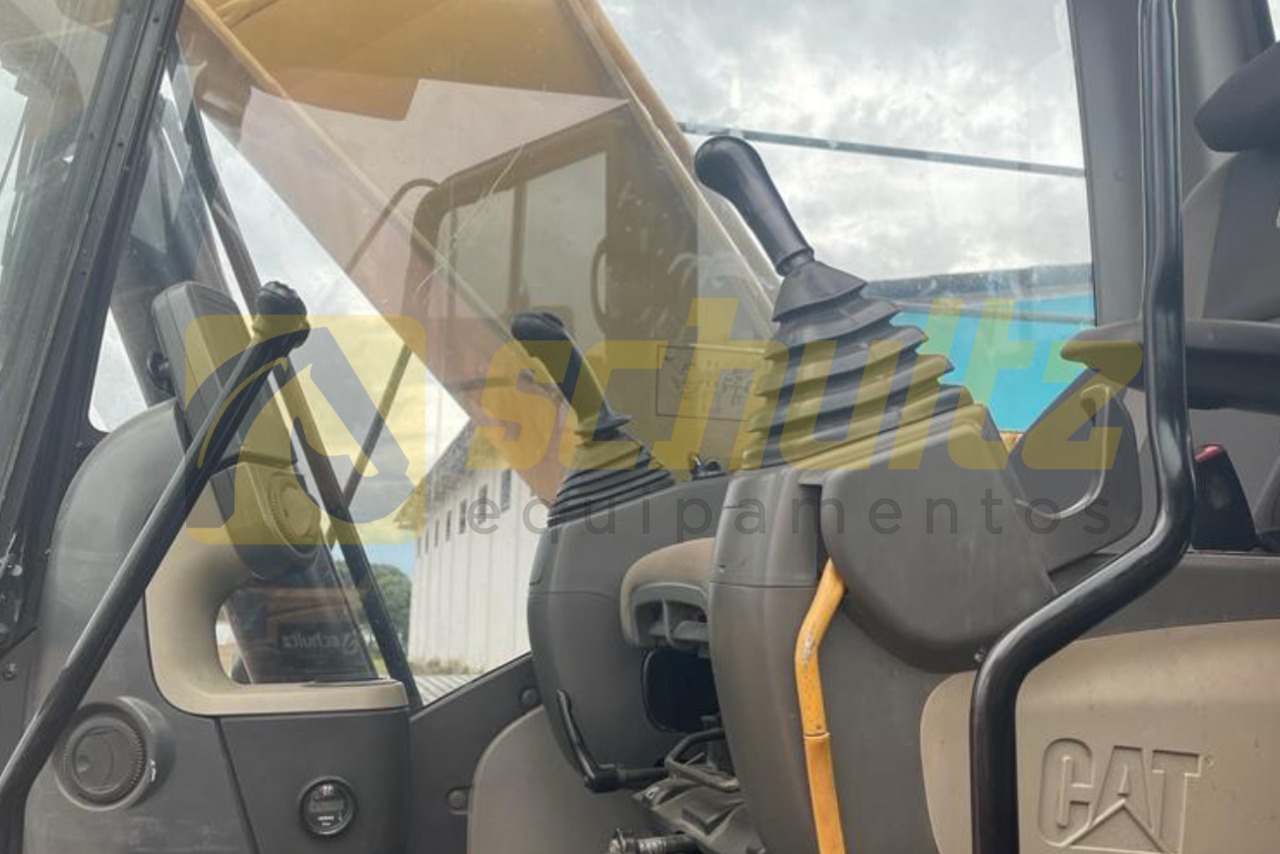 Caterpillar 320D2 - 13/13 2