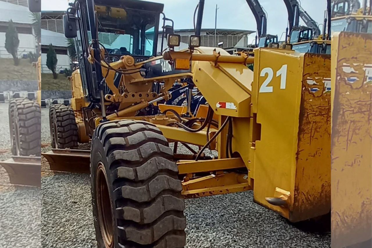Caterpillar 140K - 18/18 4
