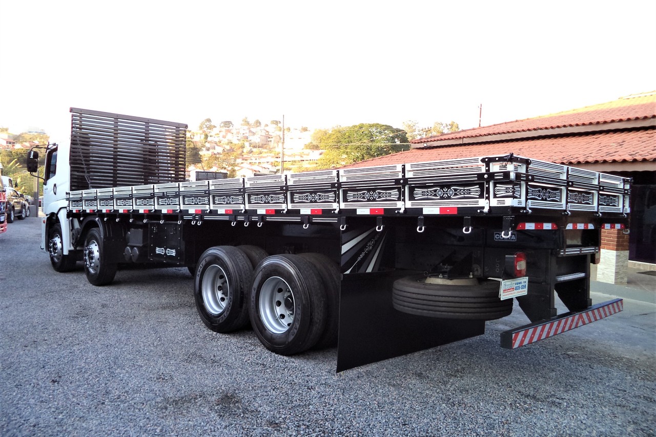 Volkswagen 30-330 Constellation 8x2 - 19/20 4
