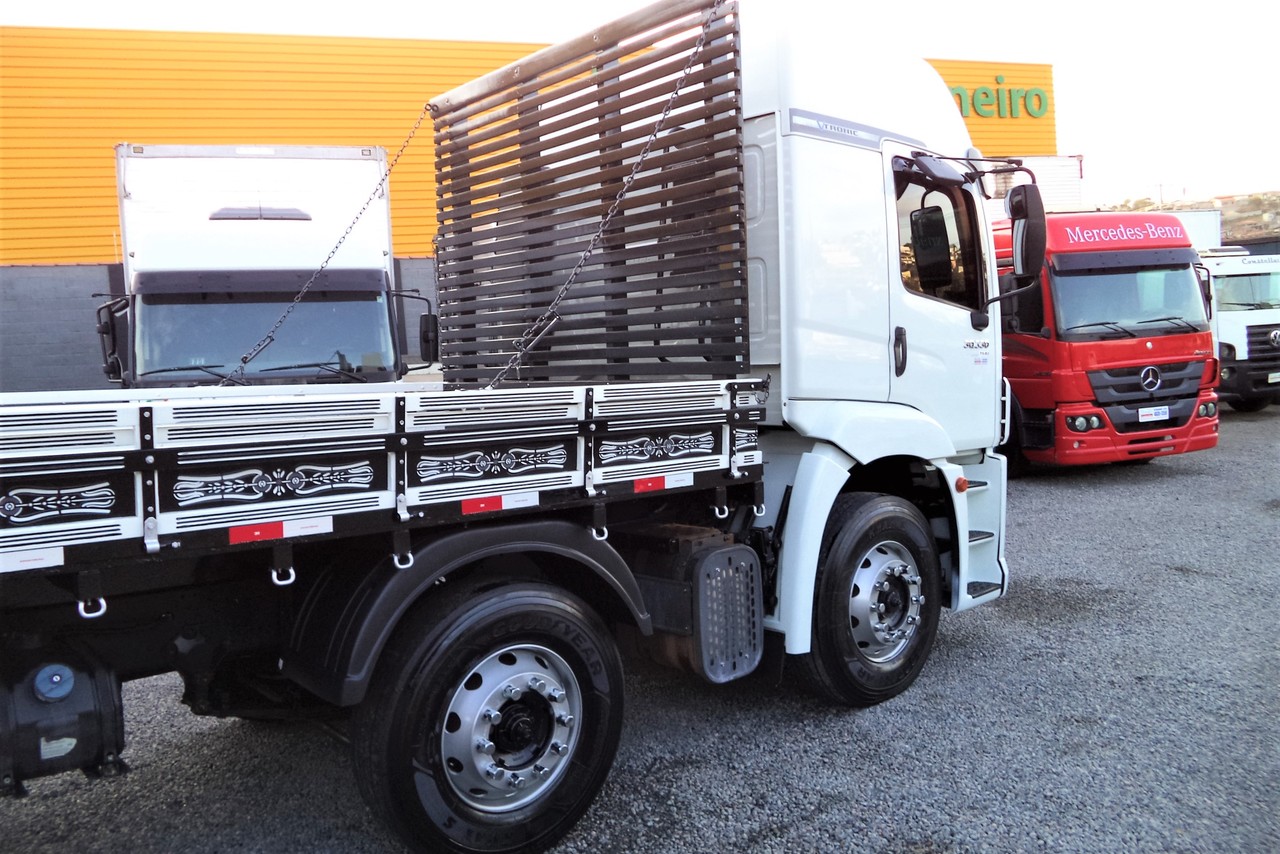 Volkswagen 30-330 Constellation 8x2 - 19/20 7