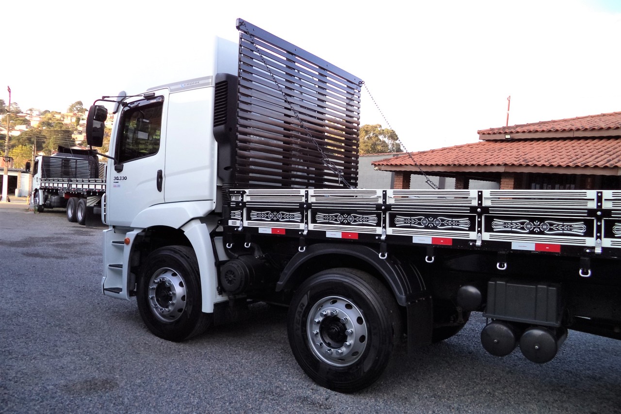 Volkswagen 30-330 Constellation 8x2 - 19/20 8