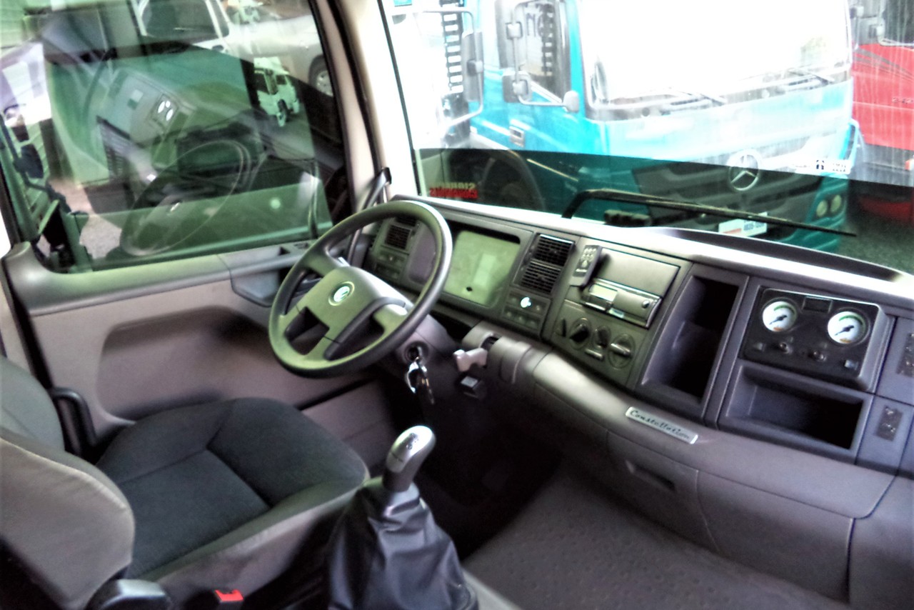 Volkswagen 30-330 Constellation 8x2 - 19/20 10