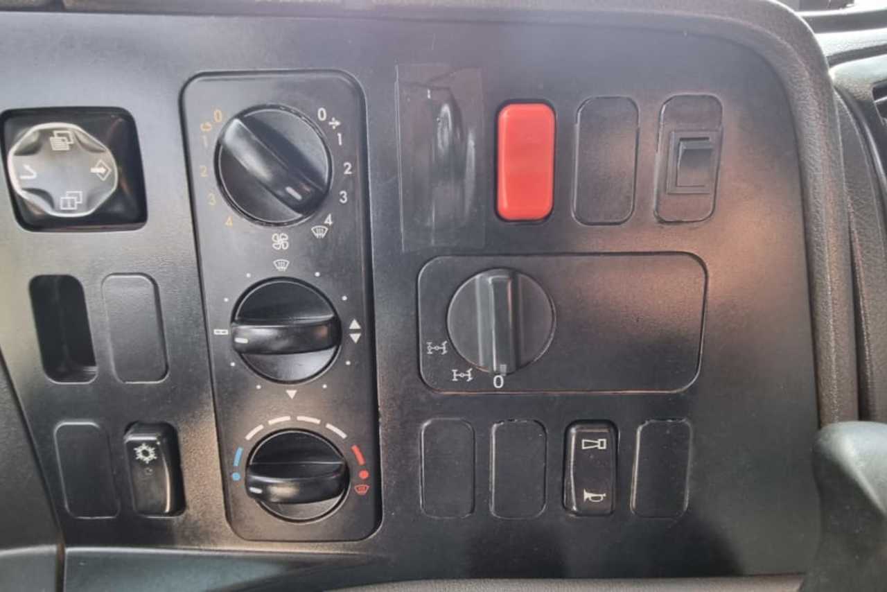 Mercedes Benz Axor 2831 - 09/09 7