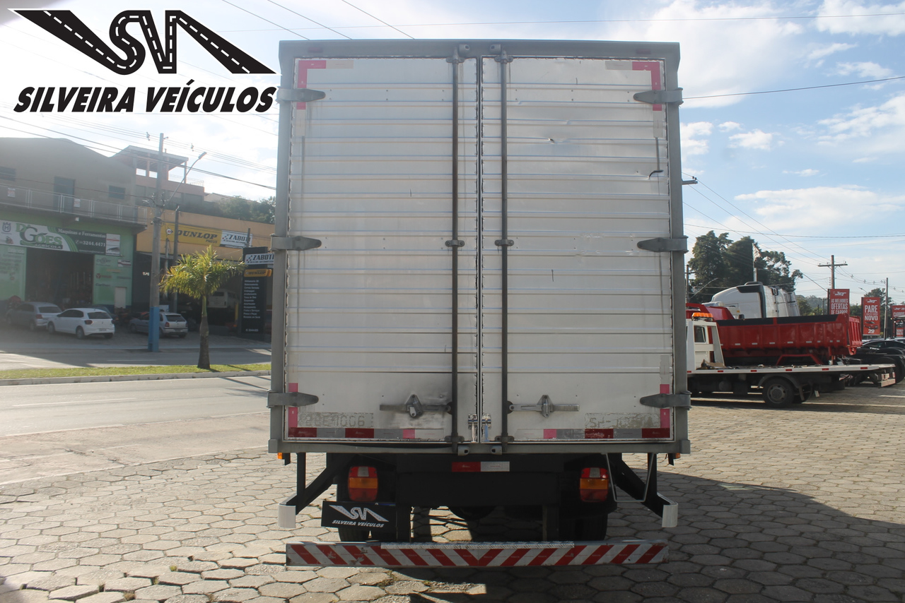 Volkswagen 8 120 - 08/09 4