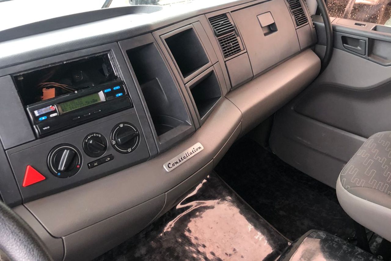 Volkswagen 24-280 E Constellation 6x2 - 14/14 8
