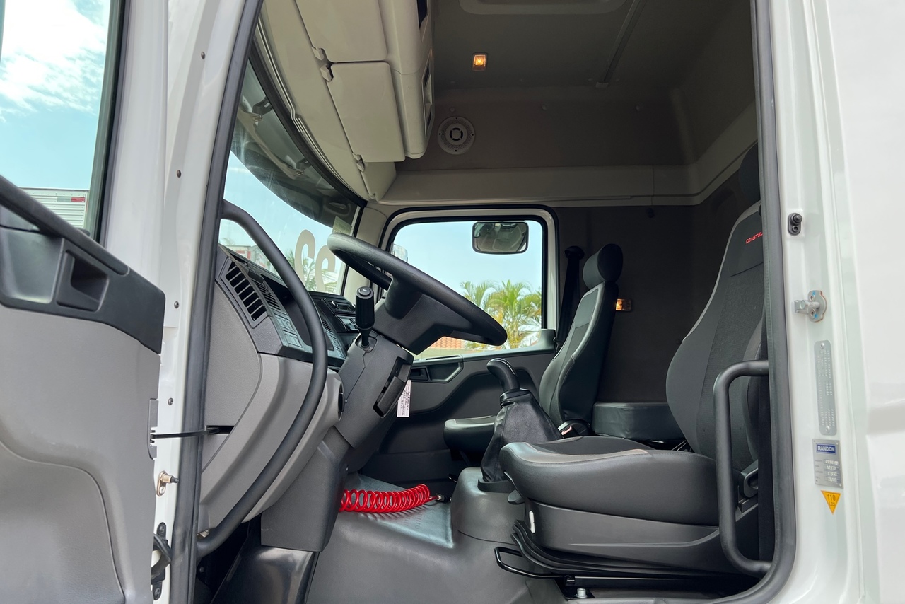 Volkswagen 24-280 E Constellation 6x2 - 21/22 7