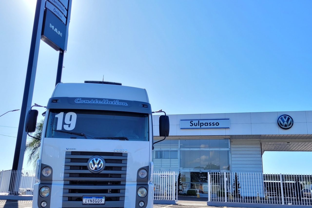 Volkswagen 30-330 Constellation 8x2 - 18/19 2