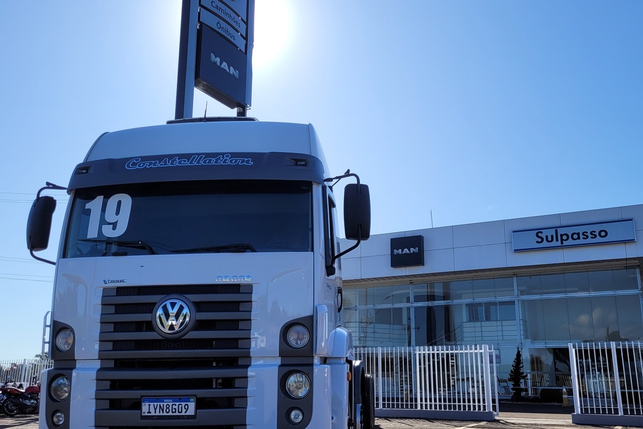 Volkswagen 30-330 Constellation 8x2 - 18/19 3