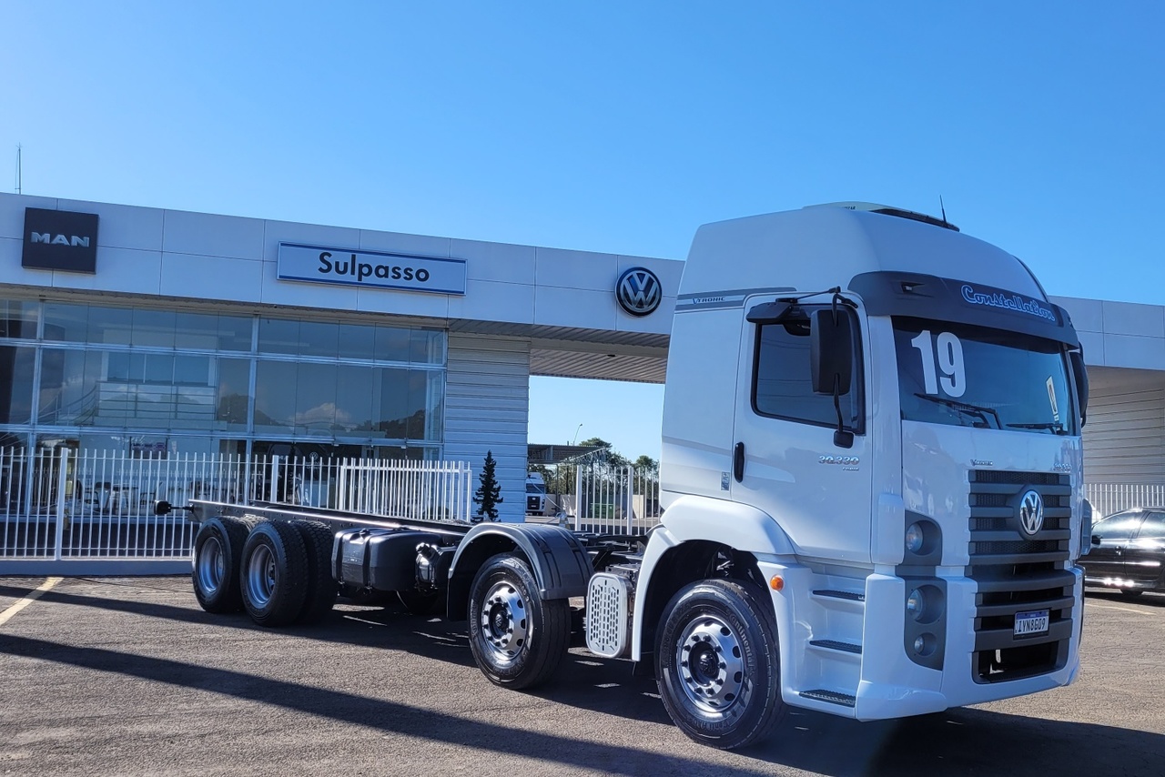 Volkswagen 30-330 Constellation 8x2 - 18/19 6