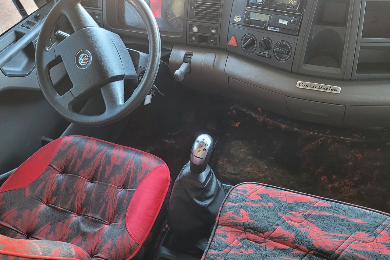 Volkswagen 30-330 Constellation 8x2 - 18/19 8