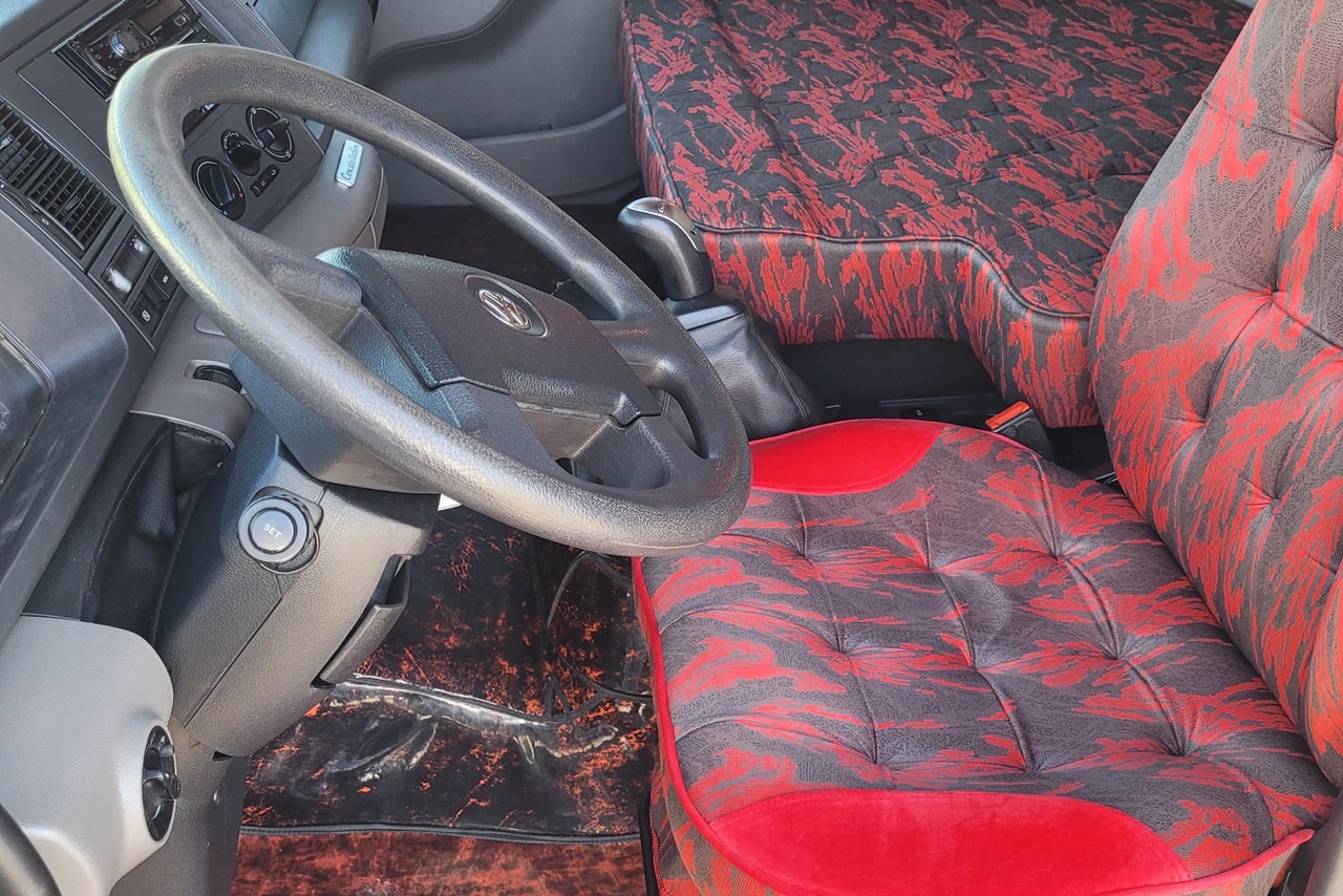 Volkswagen 30-330 Constellation 8x2 - 18/19 11