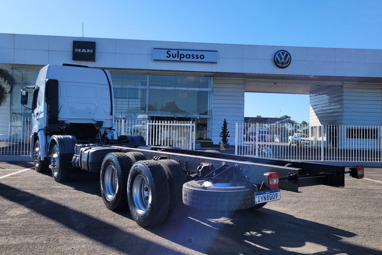 Volkswagen 30-330 Constellation 8x2 - 18/19 17