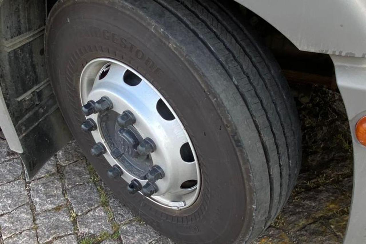 Volkswagen 24-250 E Constellation 3-Eixos - 12/12 5