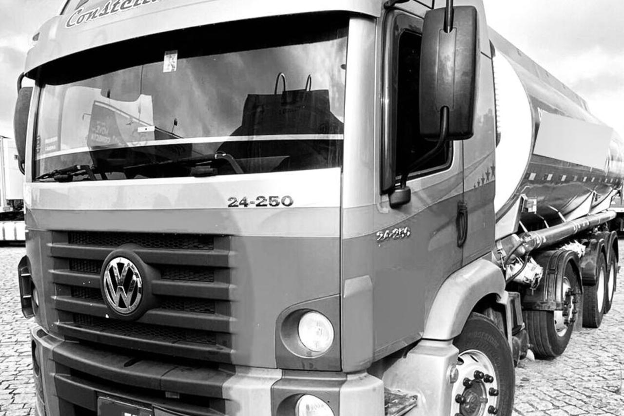 Volkswagen 24-250 E Constellation 3-Eixos - 12/12 7