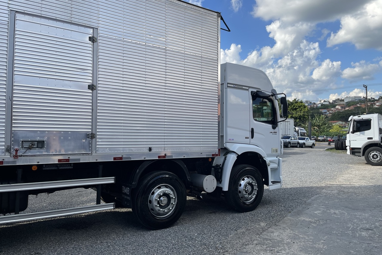 Volkswagen 24-280 E Constellation 6x2 - 15/15 12