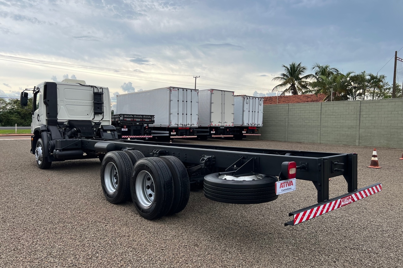 Volkswagen 24-280 E Constellation 6x2 - 12/13 4