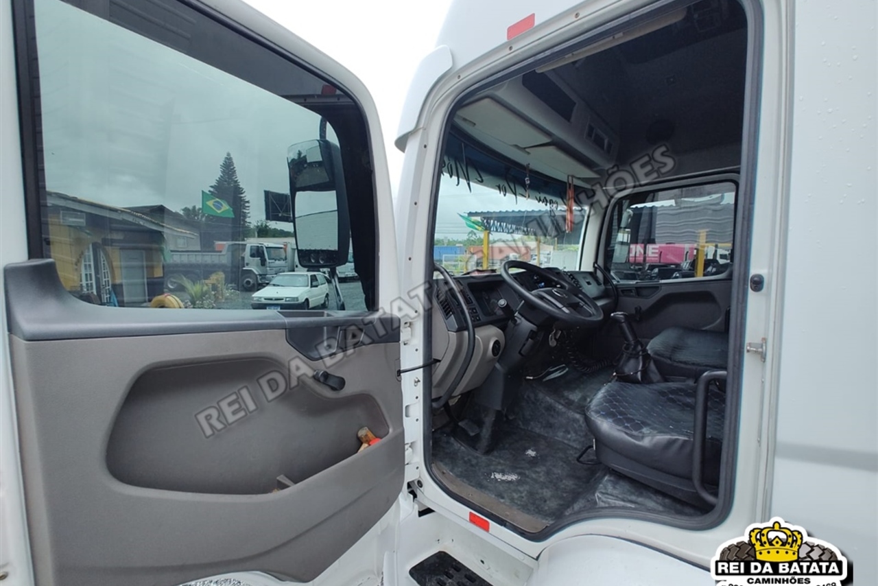 Volkswagen 24-280 E Constellation 6x2 - 12/12 2
