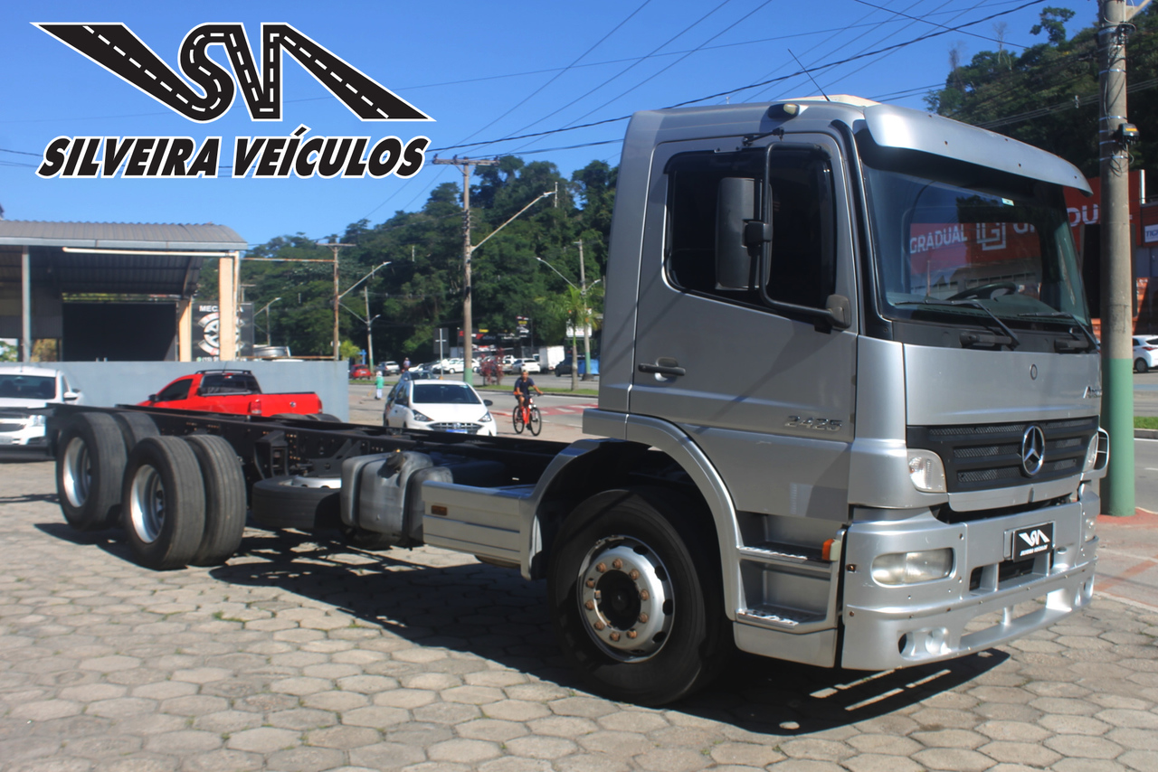 Mercedes Benz Atego 2425 - 07/08 3