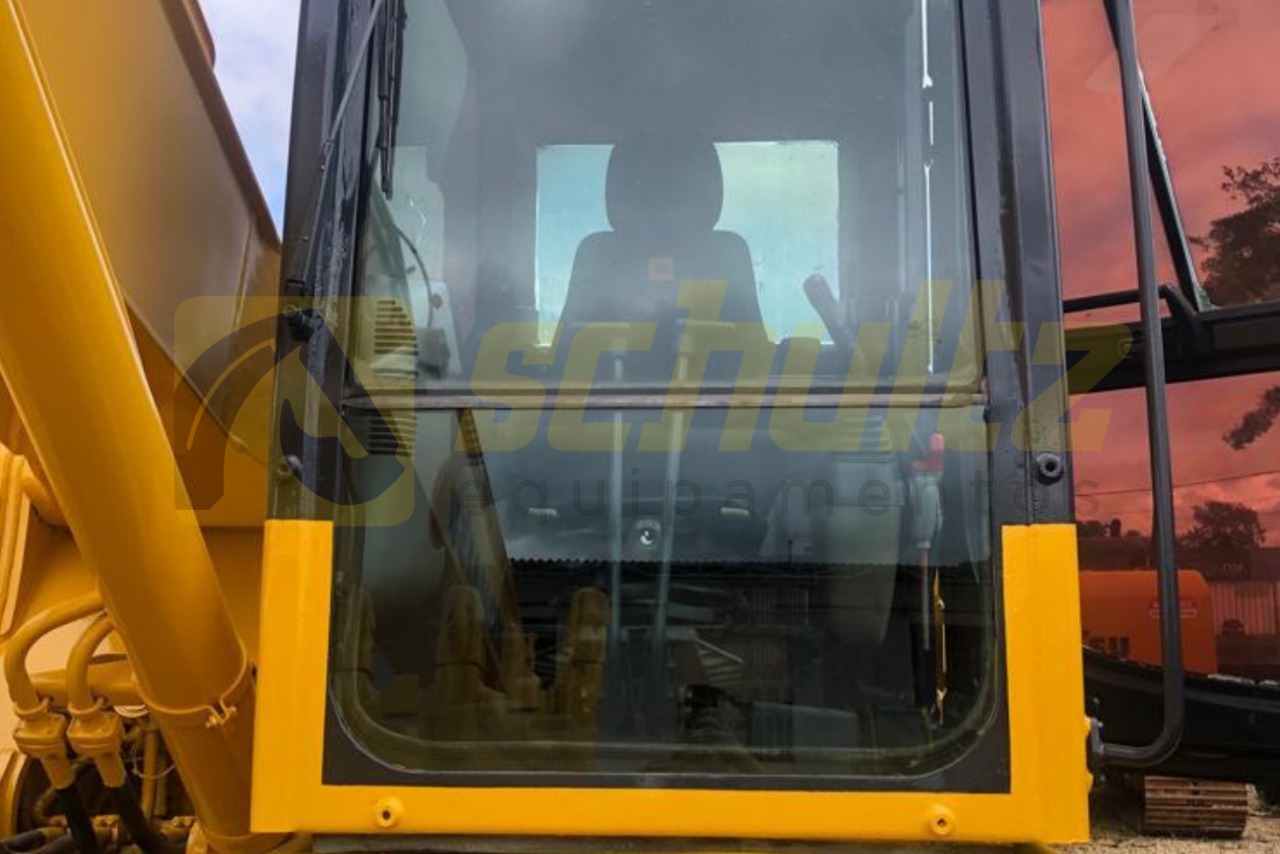 Komatsu PC200 - 09/09 4