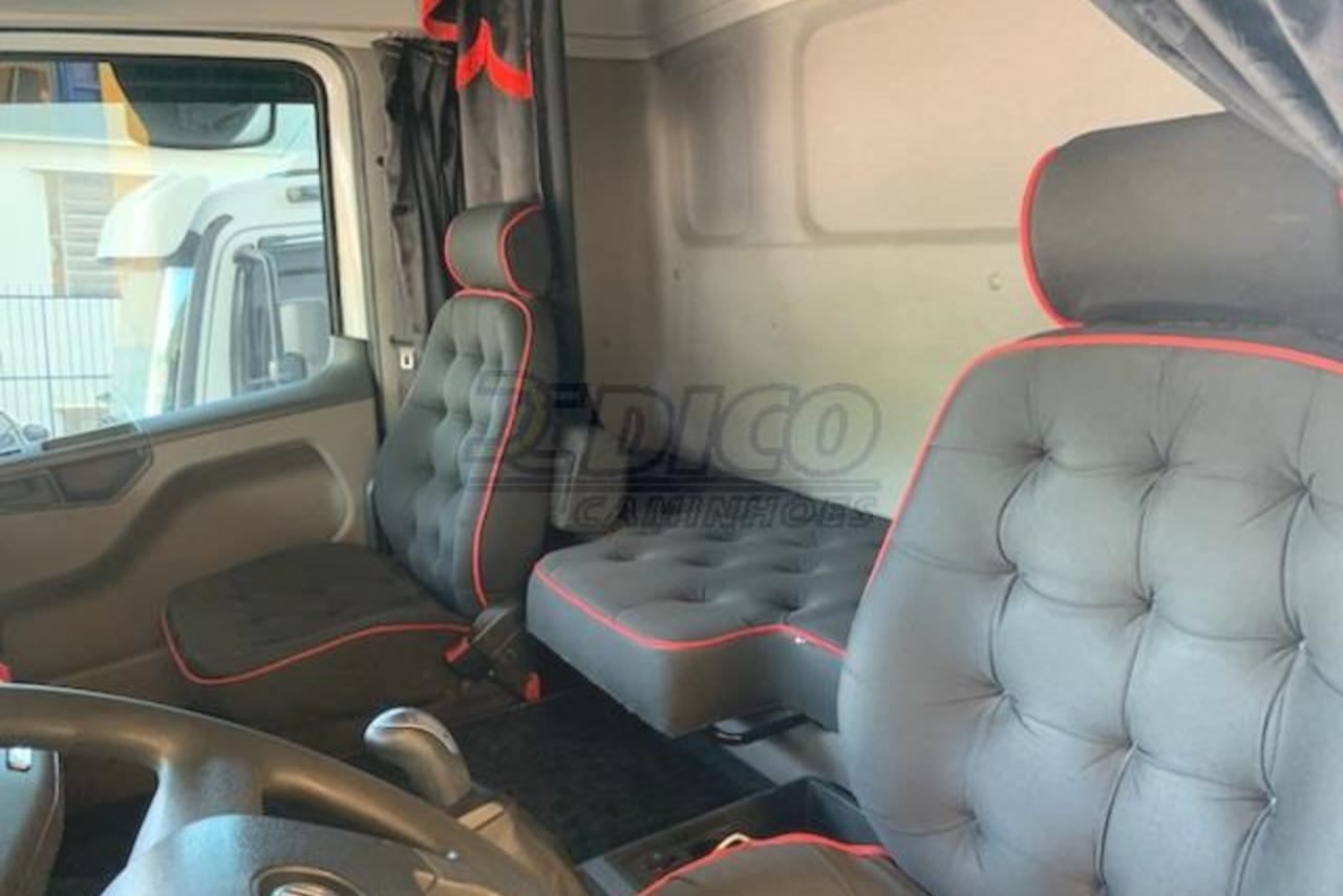 Volkswagen 30-330 Constellation 8x2 - 18/18 2