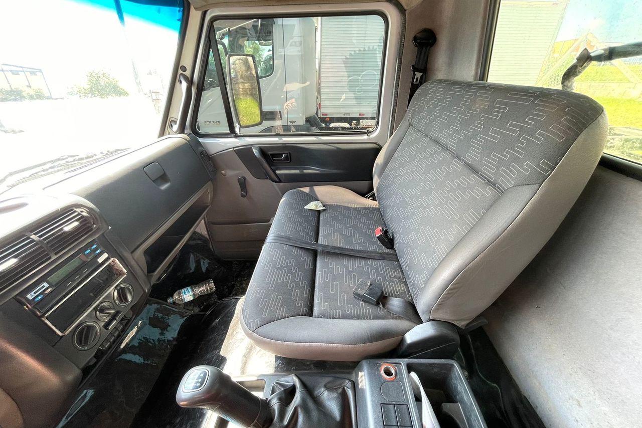 Volkswagen 8 160 - 14/14 6