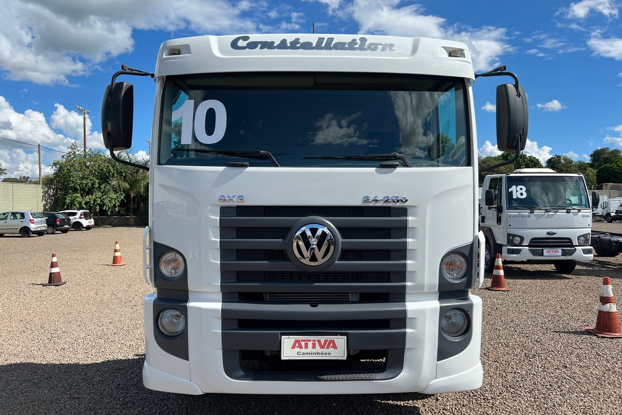 Volkswagen 24-250 E Constellation 3-Eixos - 09/10 2