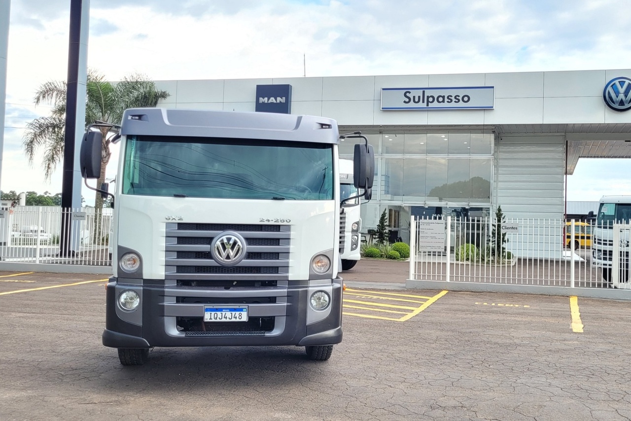 Volkswagen 24-250 E Constellation 3-Eixos - 09/10 4