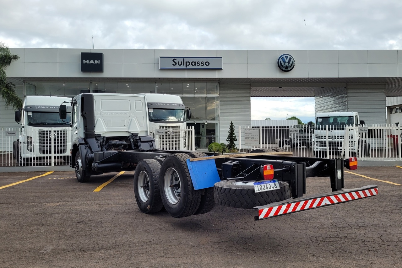 Volkswagen 24-250 E Constellation 3-Eixos - 09/10 17