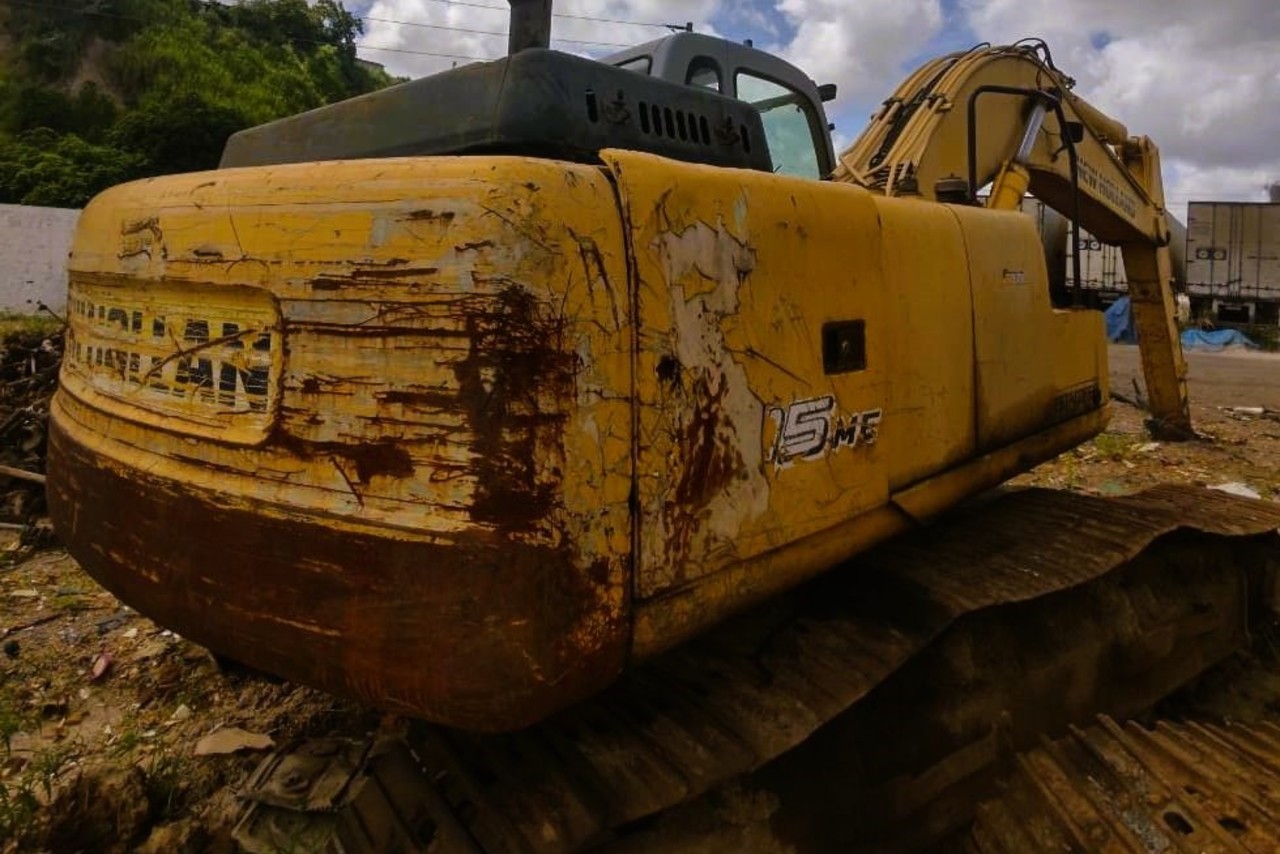 New Holland  E215 - 06/06 2