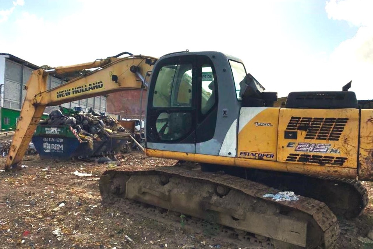 New Holland  E215 - 06/06 4