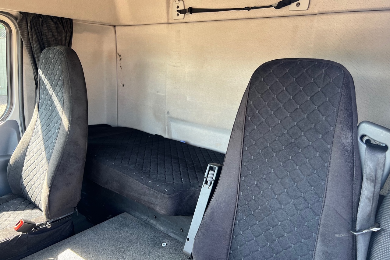 Volvo VM 270 - 17/18 9