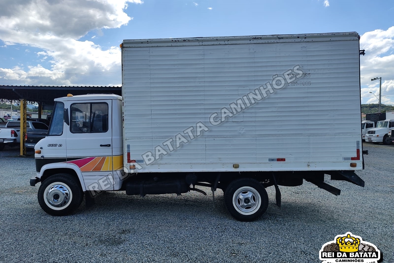 Mercedes Benz MB 608 - 77/77 12