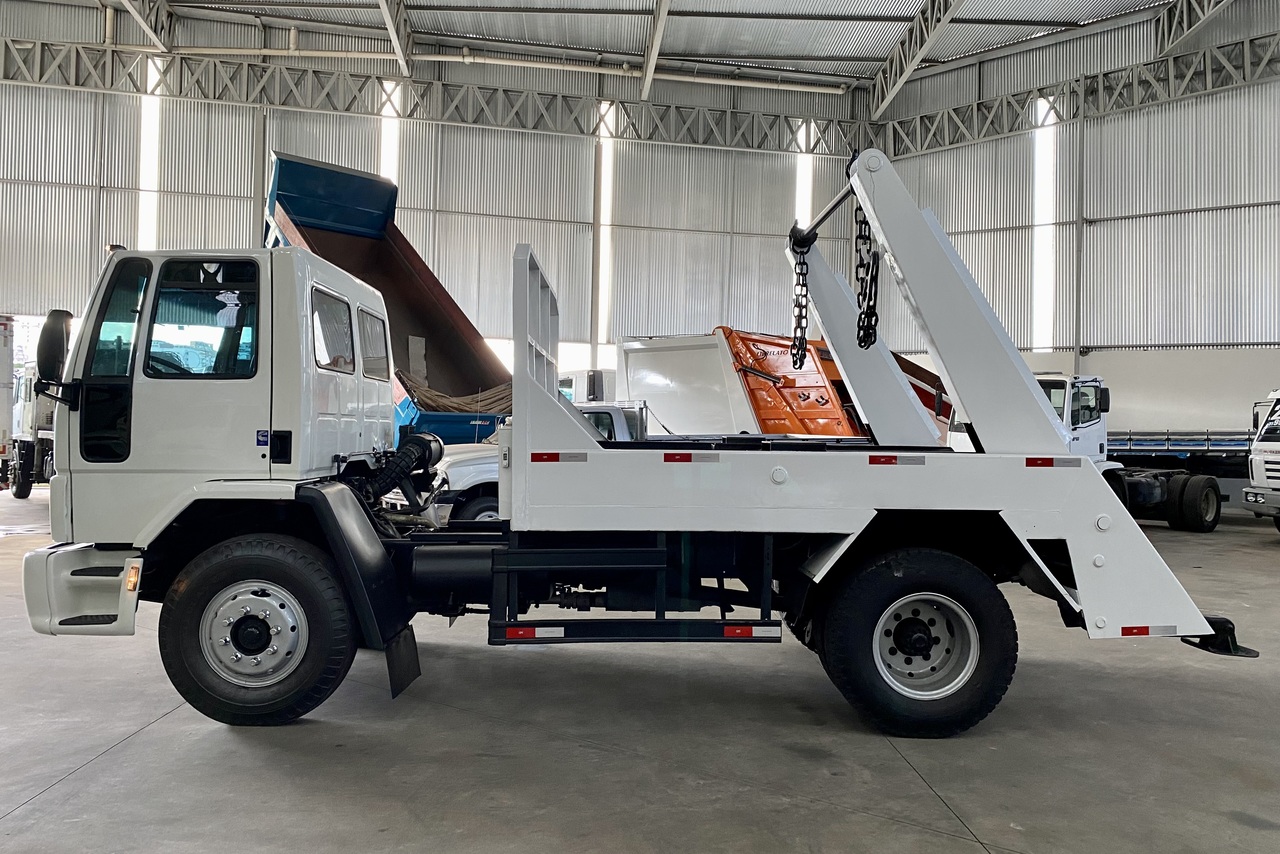 Ford Cargo1317 - 05/05 13