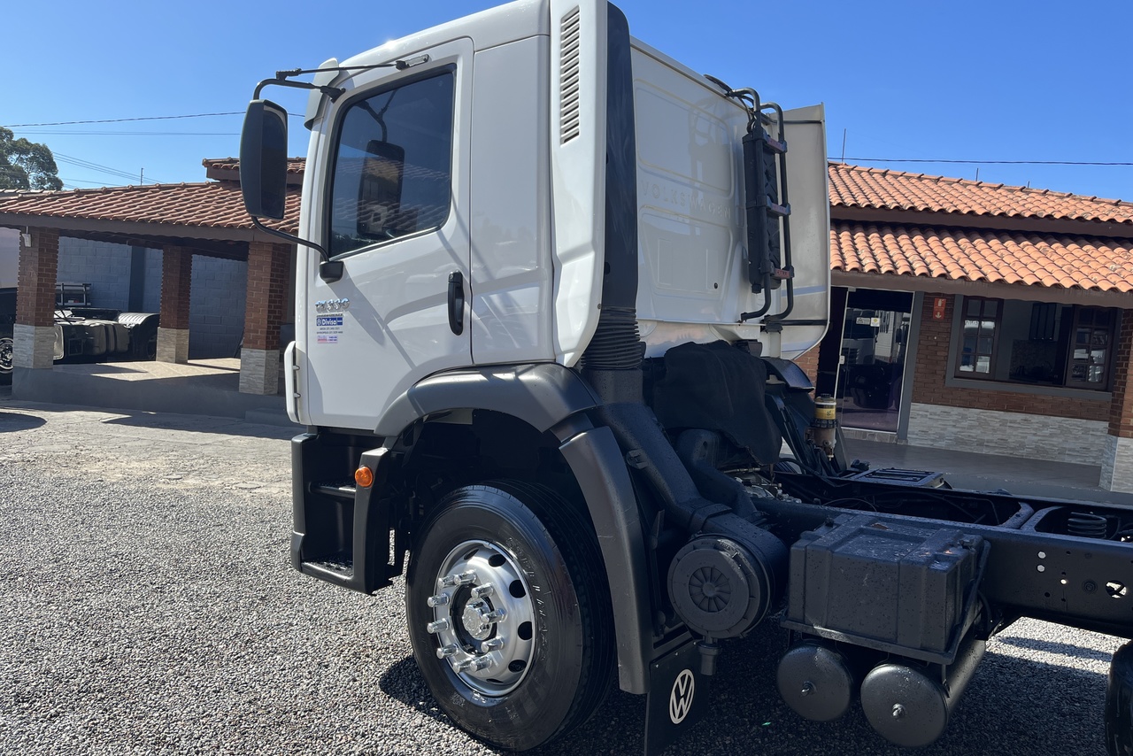 Volkswagen 17 330 - 14/14 8