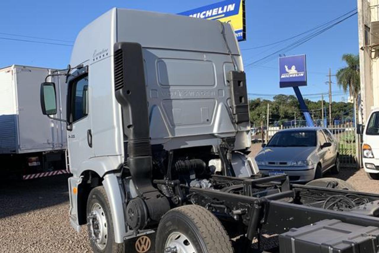 Volkswagen 24-250 E Constellation 3-Eixos - 11/12 7