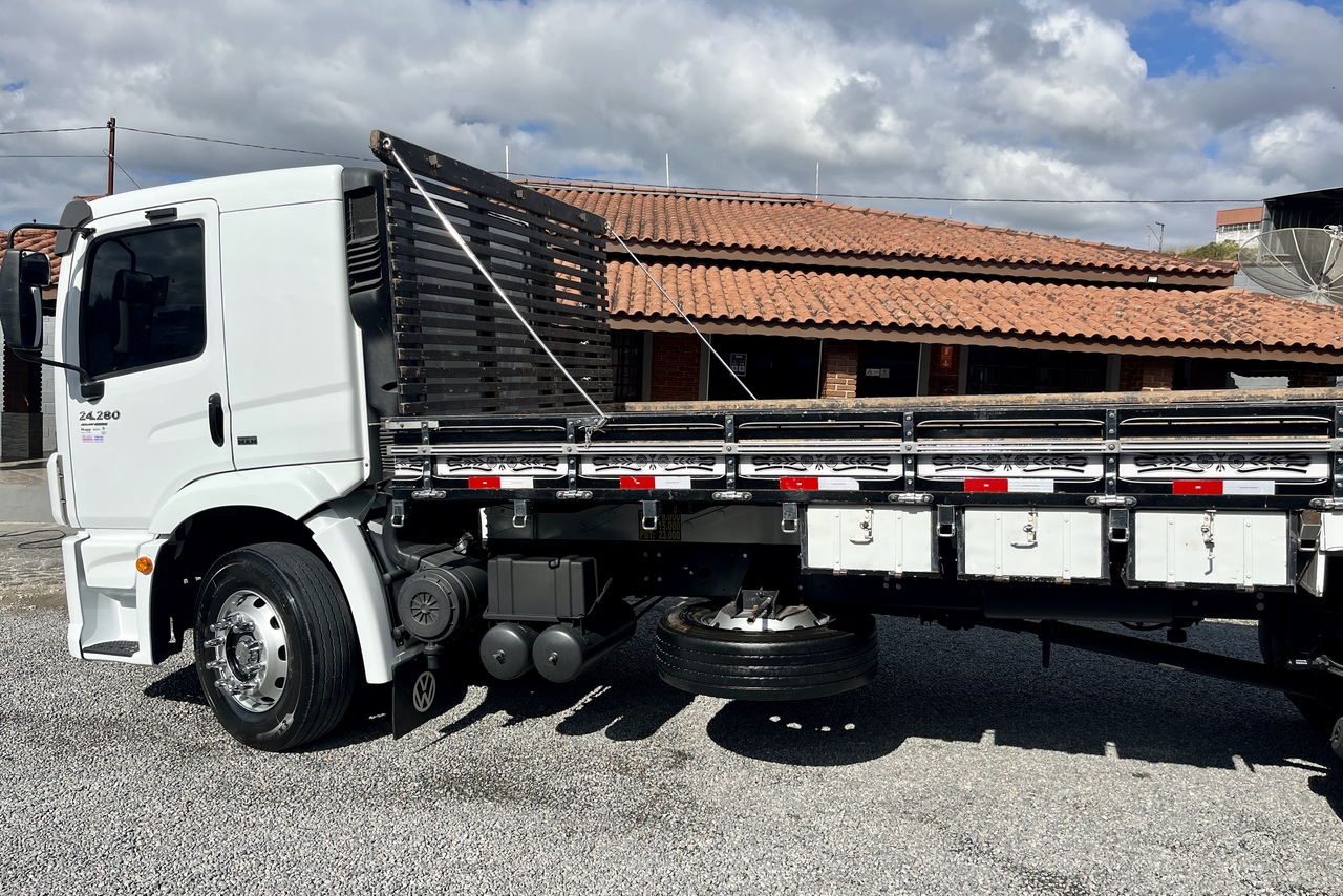 Volkswagen 24-280 E Constellation 6x2 - 15/15 8