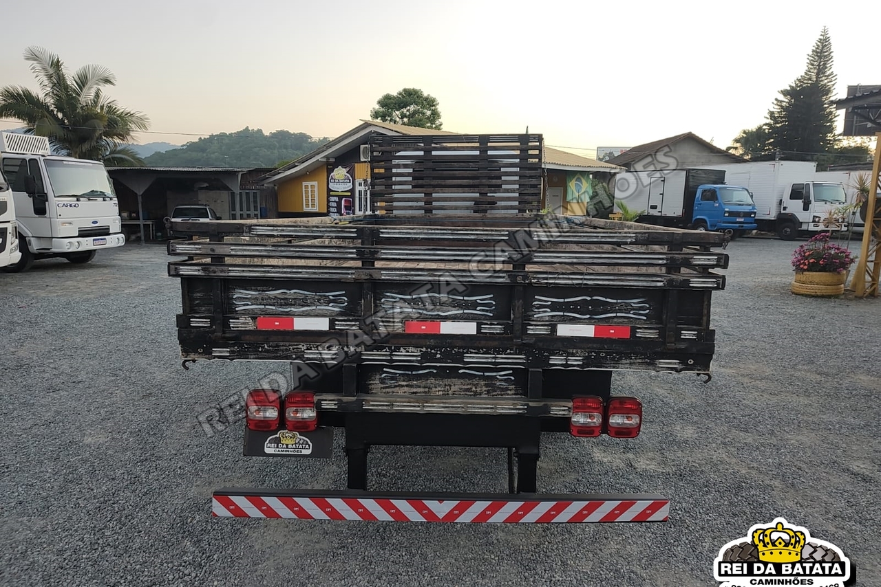 Volkswagen 8 120 - 03/03 2