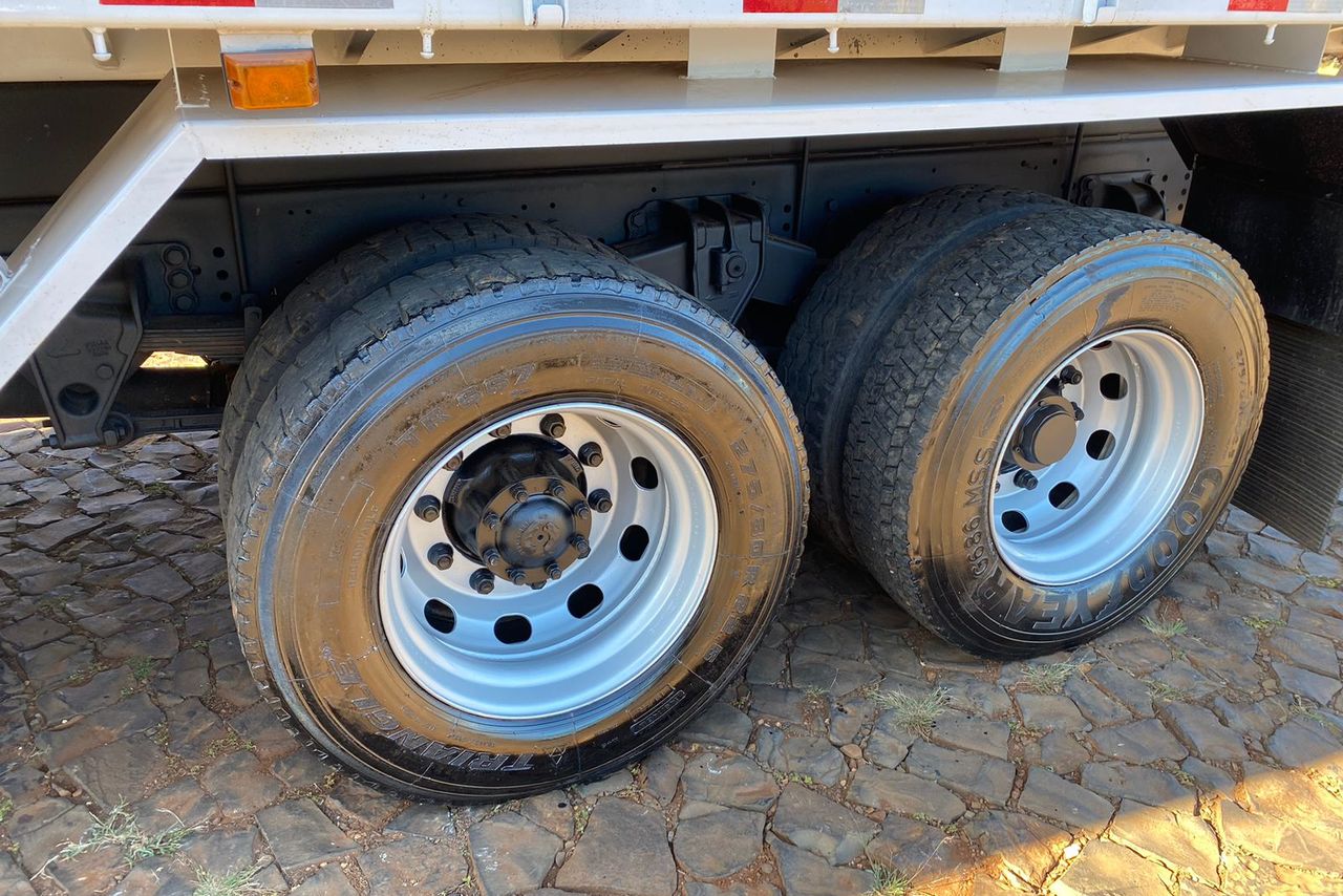 Volkswagen 24-250 E Constellation 3-Eixos - 11/12 10