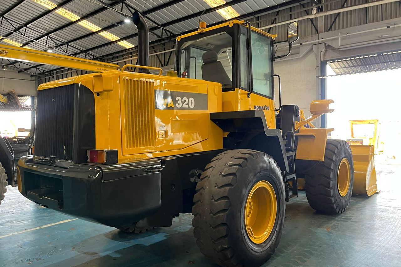 Komatsu  WA320 - 18/18 4