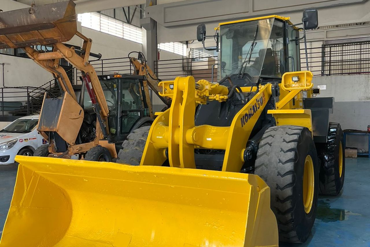 Komatsu  WA320 - 18/18 6