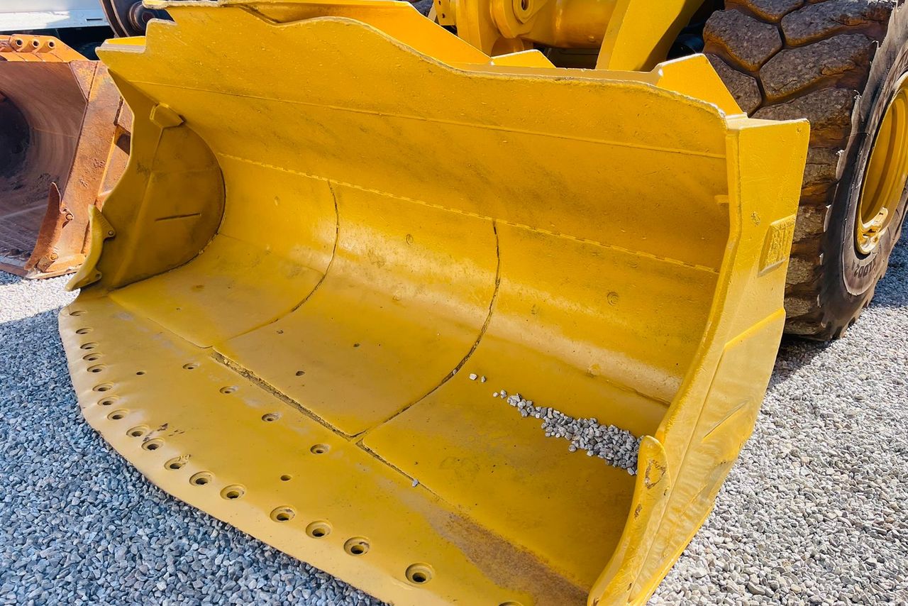 Caterpillar  966L - 19/19 6