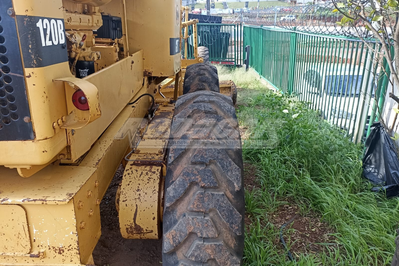 Caterpillar 120B - 73/73 11