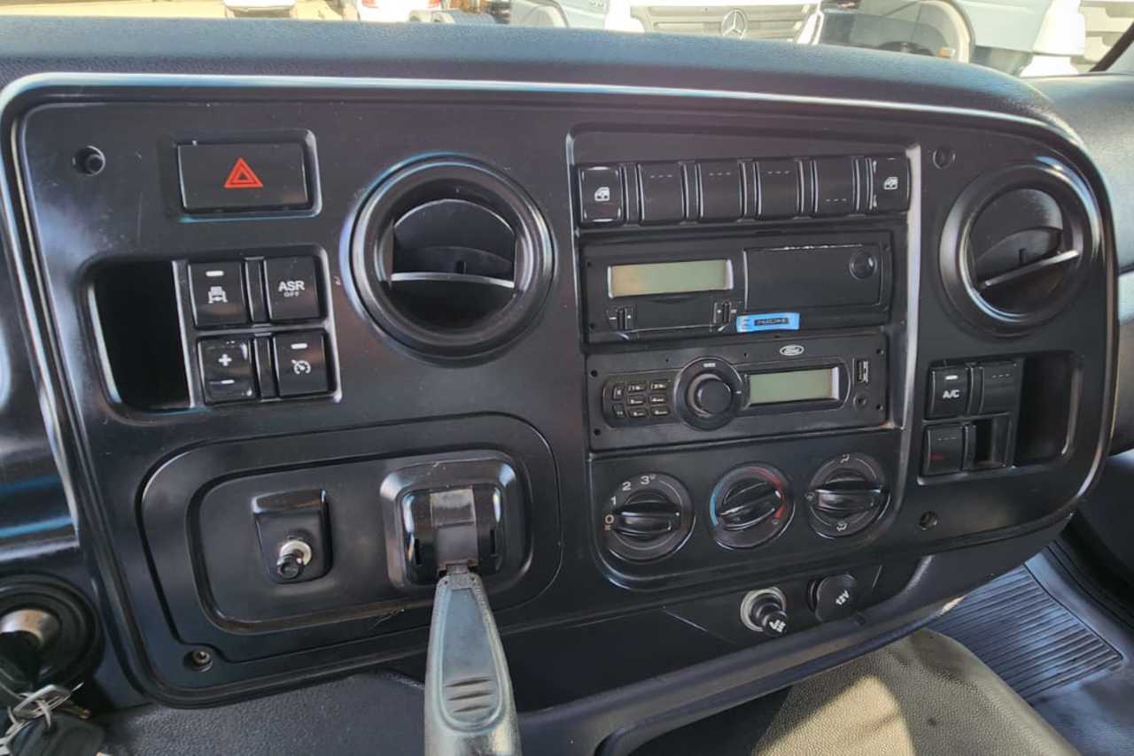 Ford Cargo1319 - 14/14 15