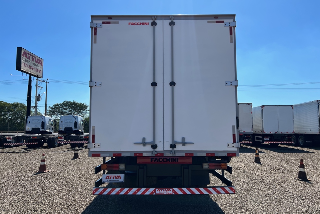 Ford Cargo1723 - 18/19 9