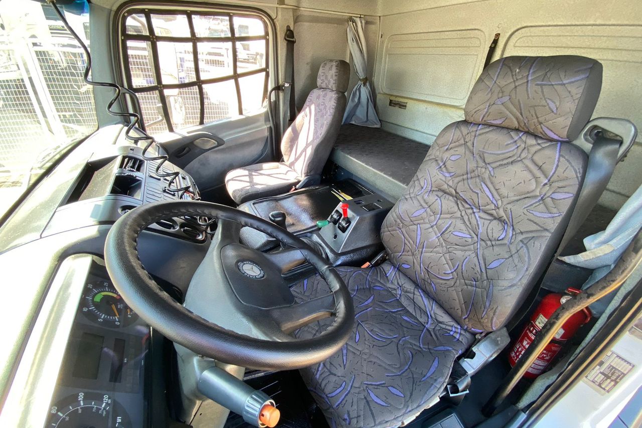 Mercedes Benz Axor 1933 - 06/06 10