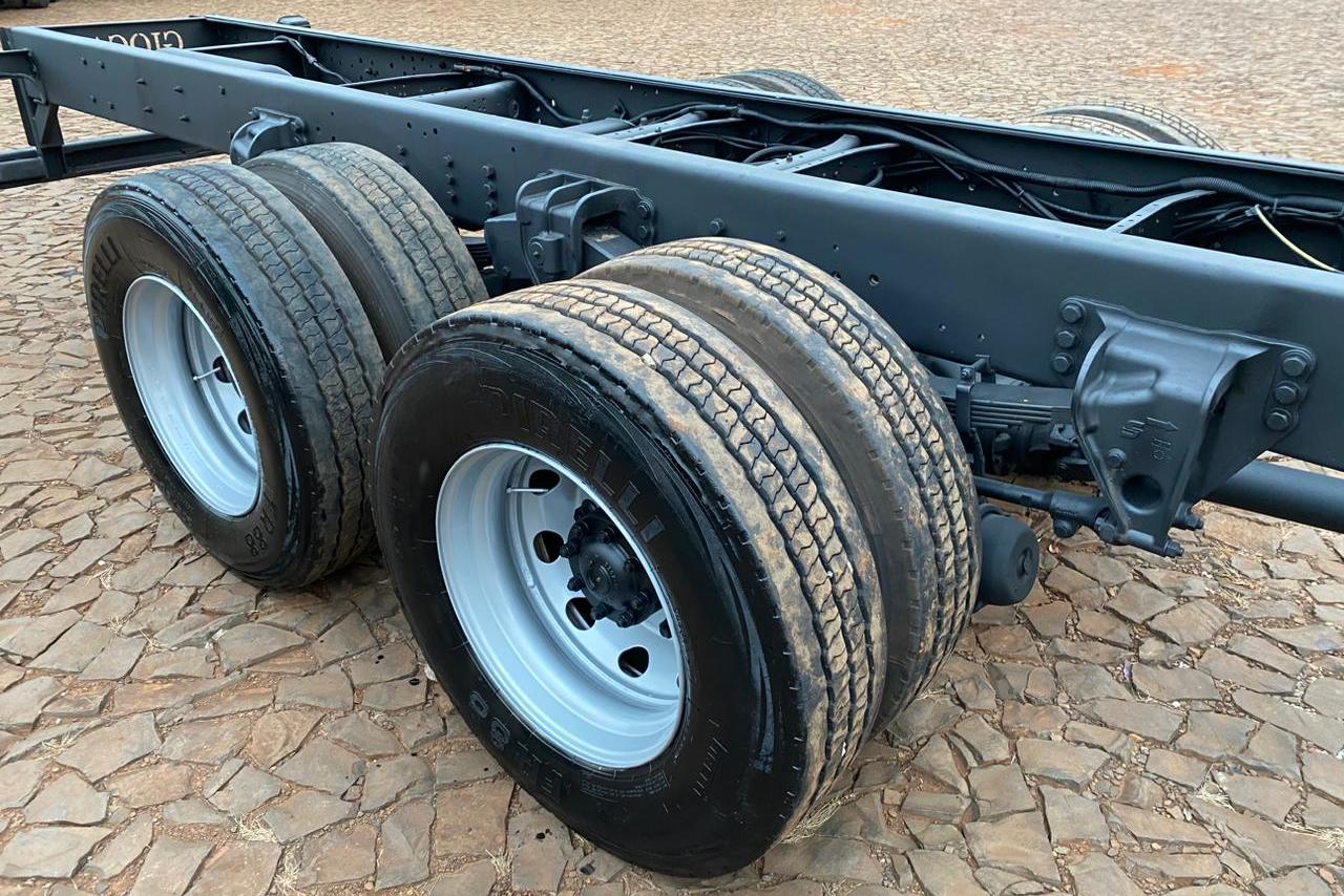 Volkswagen 24 220 - 11/11 13
