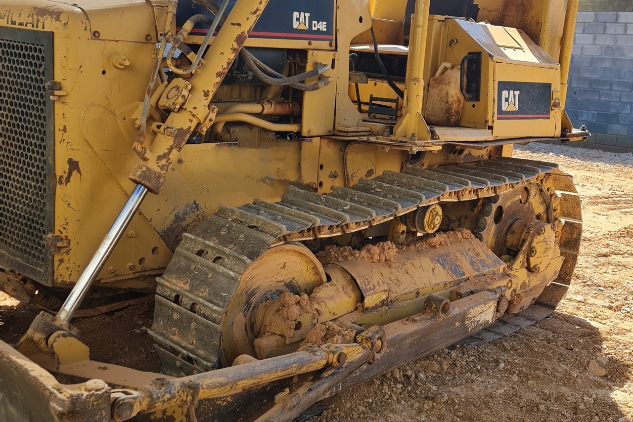 Caterpillar D4E - 84/84 2