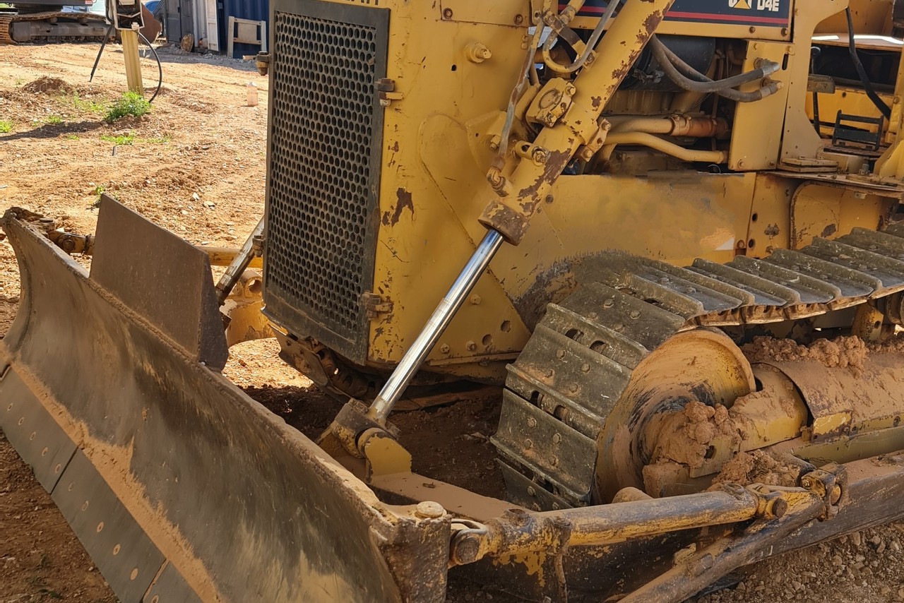 Caterpillar D4E - 84/84 4