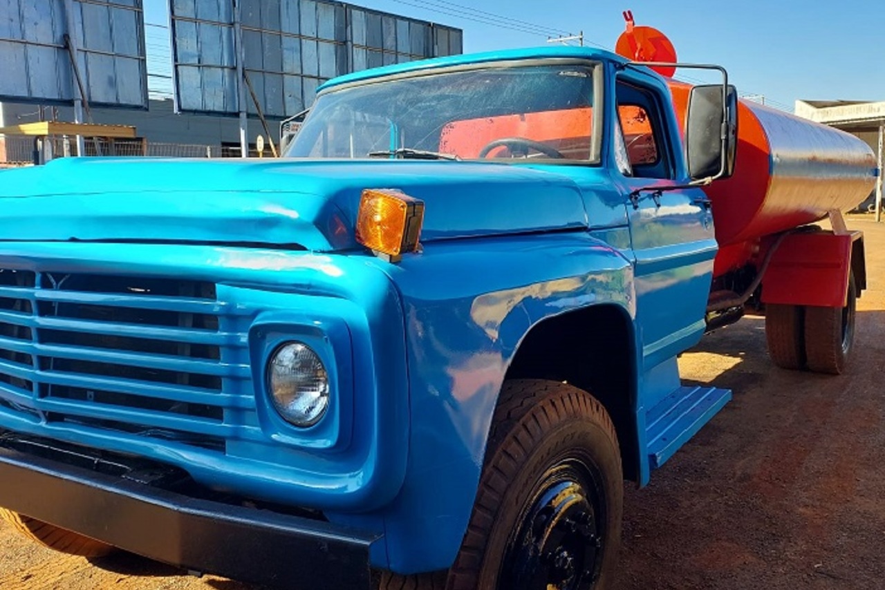 Ford F7000 - 77/77 3